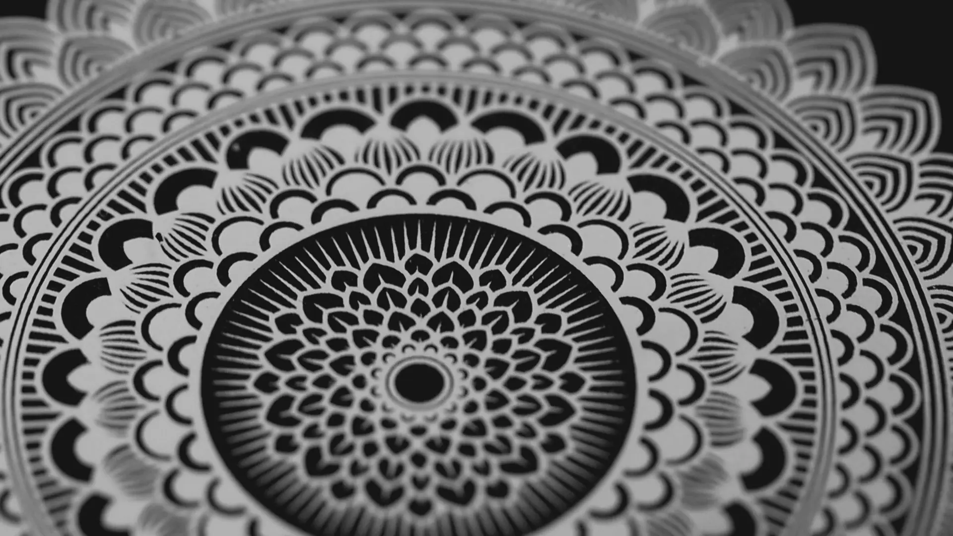 A high-contrast circular pattern from the Pureosity project's Shiro wall stills.